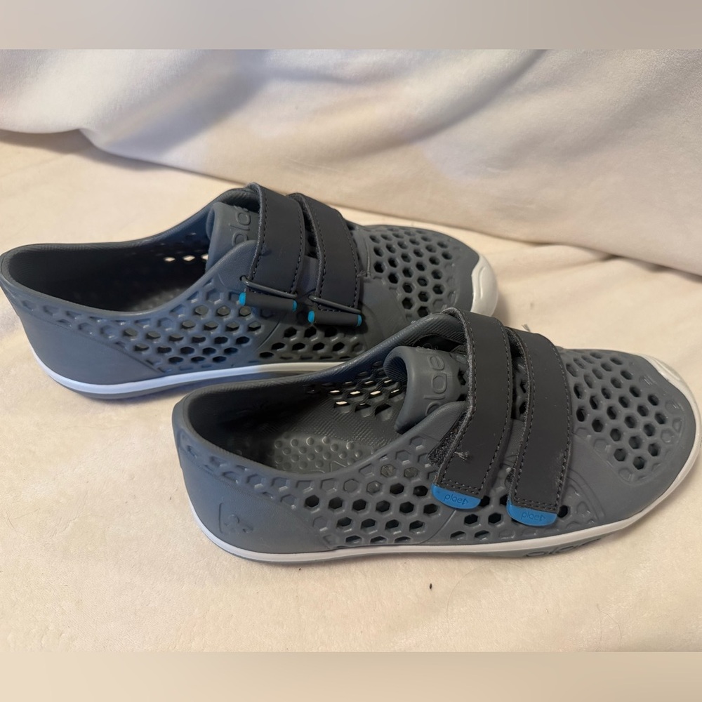 Plae water shoes